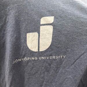 Jonkoping University t-shirt size XL in GUC